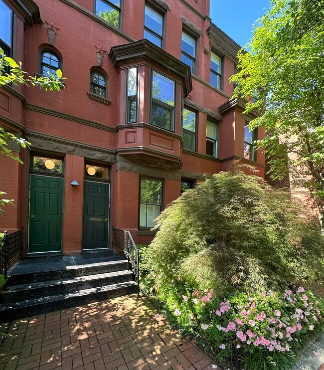 Foto del edificio - 3042 R St NW