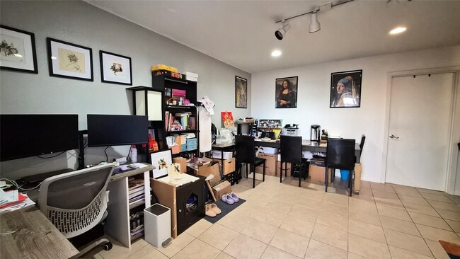 Building Photo - 2118 Oakdale St