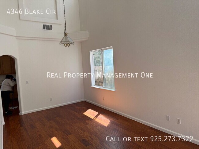 Foto del edificio - 4346 Blake Cir