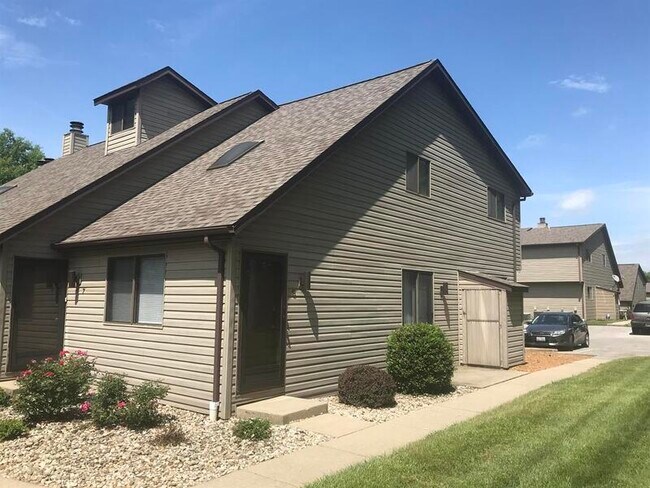 Building Photo - 419 Ponderosa Ave