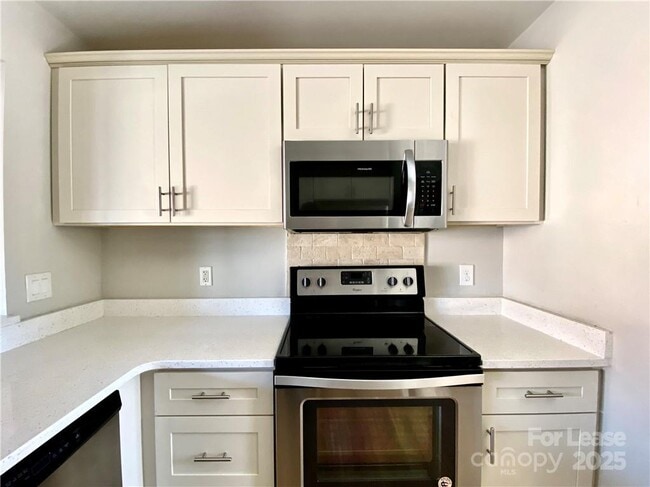 Building Photo - 9213 Kings Canyon Dr