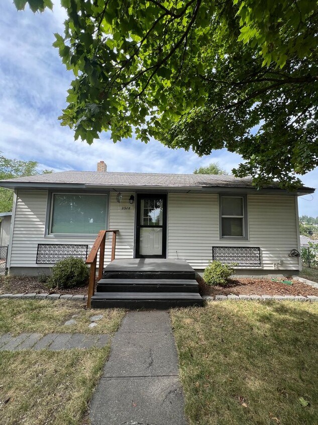 Primary Photo - North Spokane Gem!! Half off First Months ...