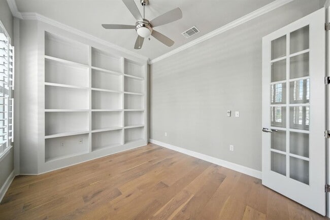 Foto del edificio - 5820 Harper Park Dr
