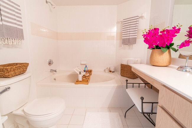 Building Photo - The Falls at Marina Bay