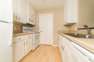 Building Photo - Heritage Park Apartments