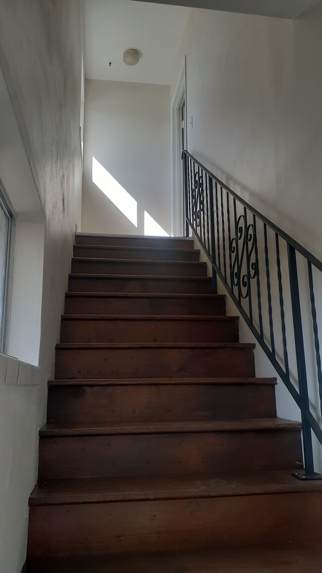 Building Photo - 1282 McGinness Ave