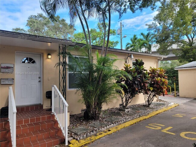 Foto del edificio - 2164 SW 26th St