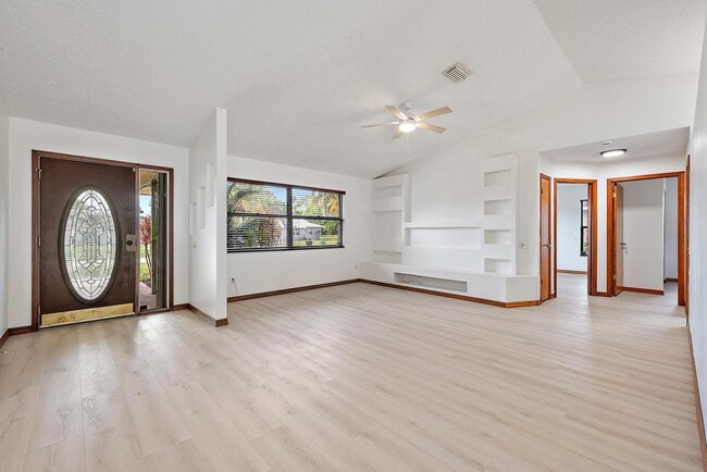 Building Photo - 489 SE Evergreen Terrace