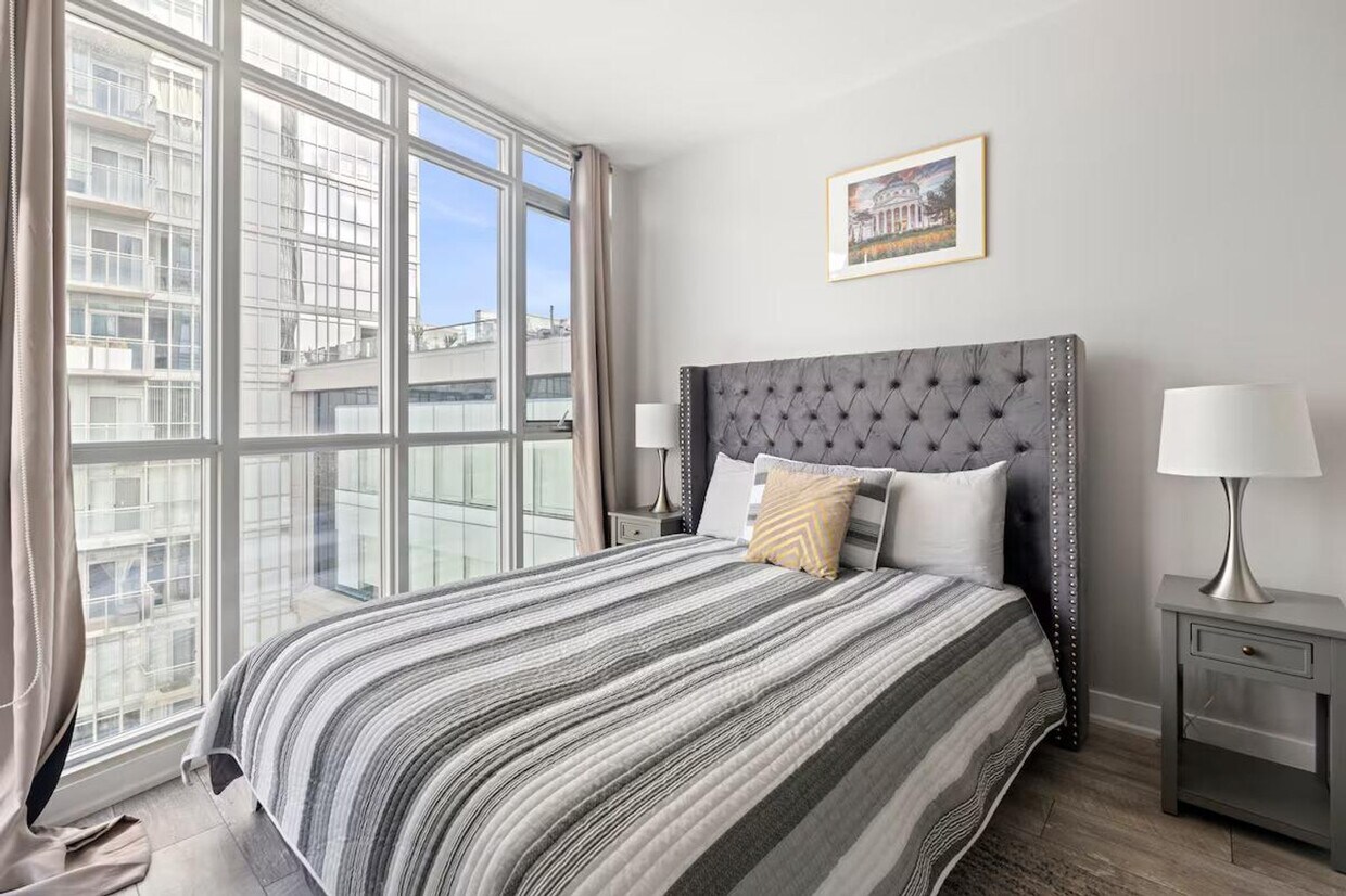 Primary Photo - 83 Fort York Blvd