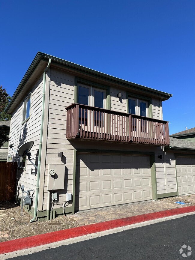 Building Photo - 1405 E MacKenzie Dr