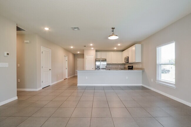 Building Photo - 803 Savona Pl