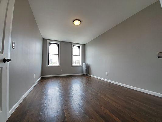 Building Photo - 3 bedroom in BRONX NY 10453