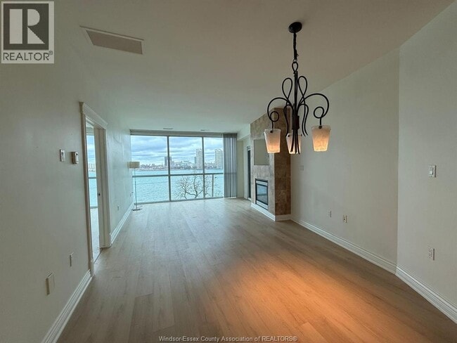 Photo du bâtiment - 1225 Riverside Dr W