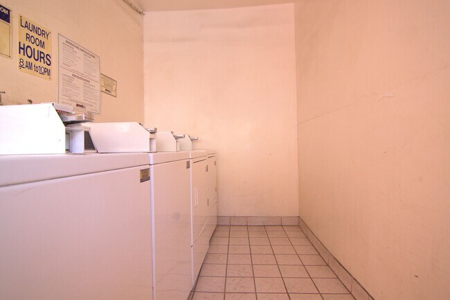 Foto del edificio - 6520 Shirley Ave