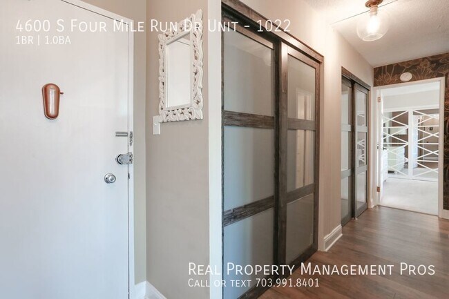 Foto del edificio - Luxurious 10th Floor Condo- Creekside Balc...