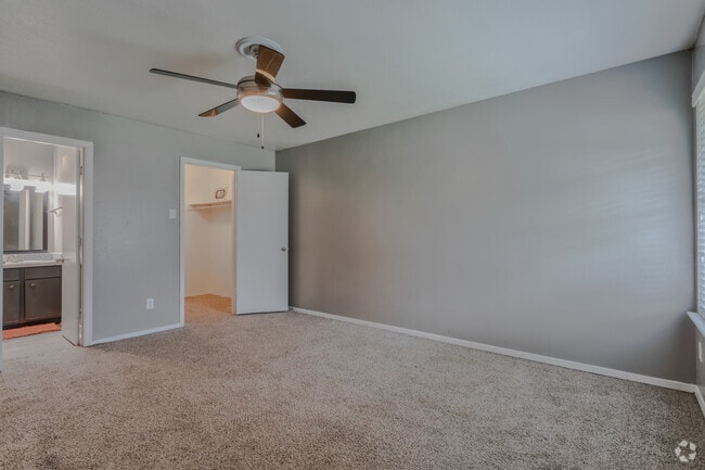 2BR,1.5BA - 900SF - Bedroom - Oakmont Apartment Homes