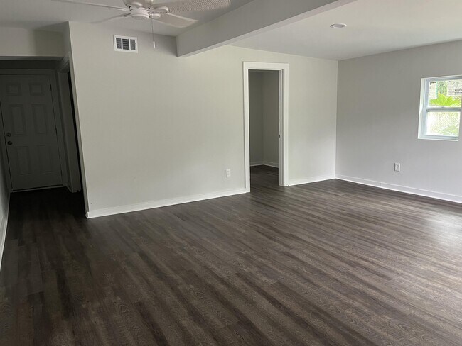 Foto del edificio - 1420 E 57th St