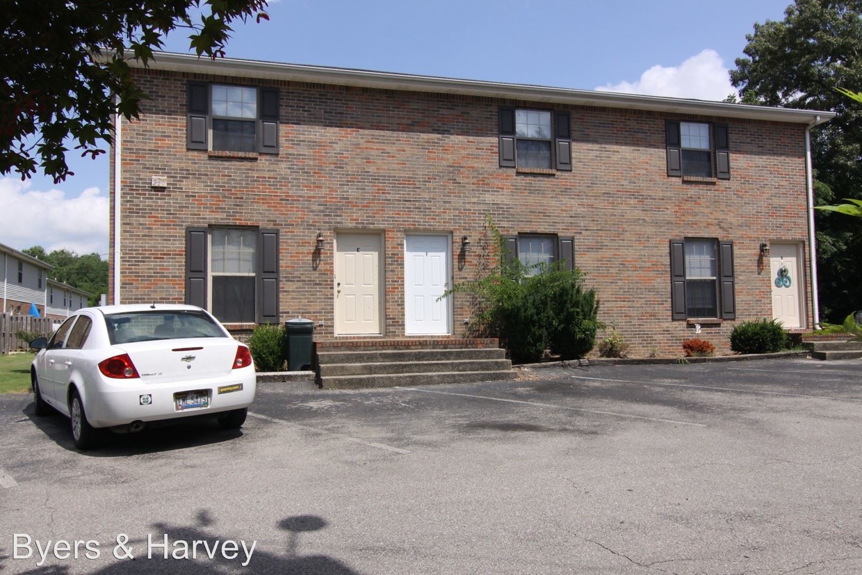 Primary Photo - 240 Winters Ct