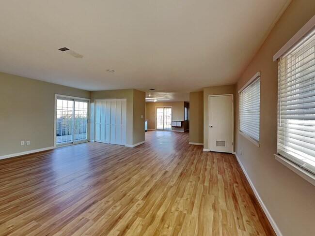 Foto del edificio - 233 Driftwood Dr