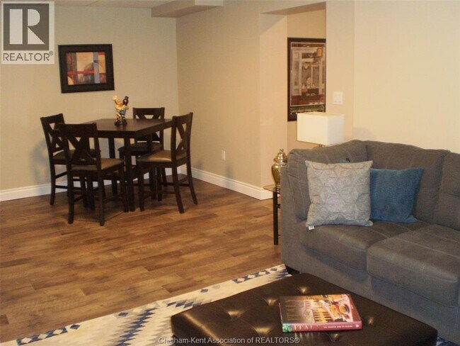 Photo du bâtiment - 601 Grand Ave E