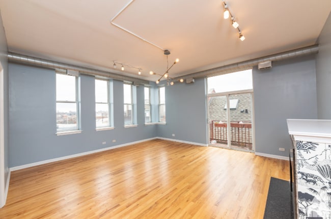 Building Photo - 2356 N Elston Ct