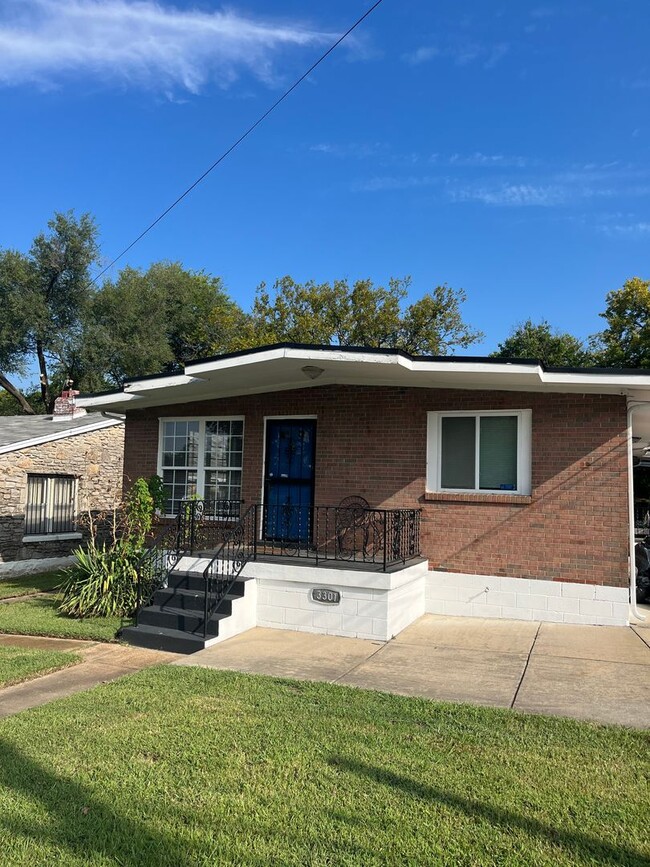 Building Photo - 3301 Batavia St