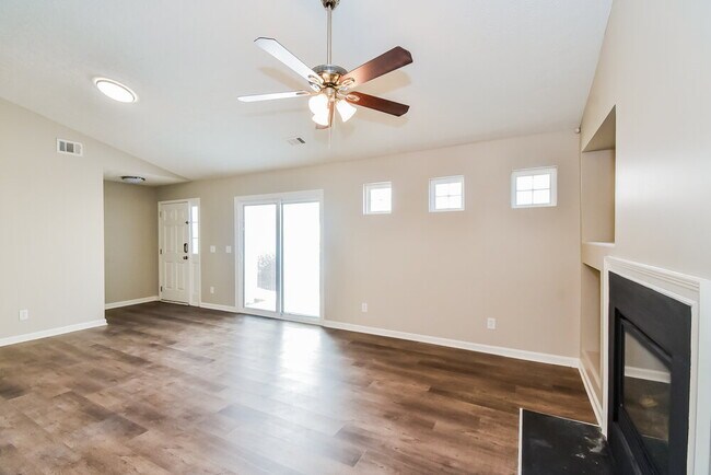 Foto del edificio - 109 Silver Ridge Dr