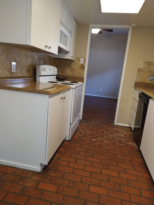 cocina - 7618 Village Trail Dr