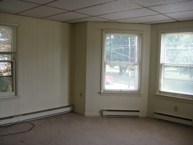 Living Room - 907 Market St