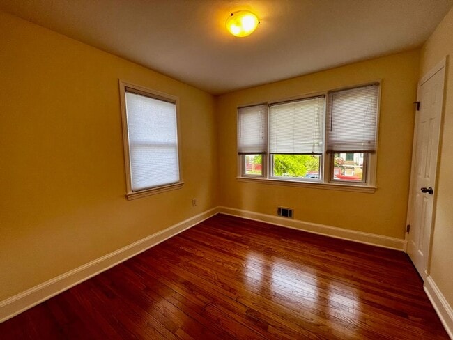 Building Photo - Beautiful 5 BR/4 BA Single-Family Home in ...