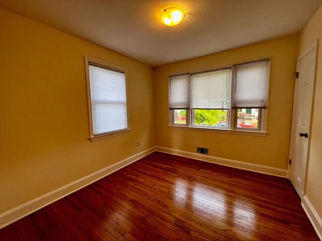Foto del edificio - Beautiful 5 BR/4 BA Single-Family Home in ...