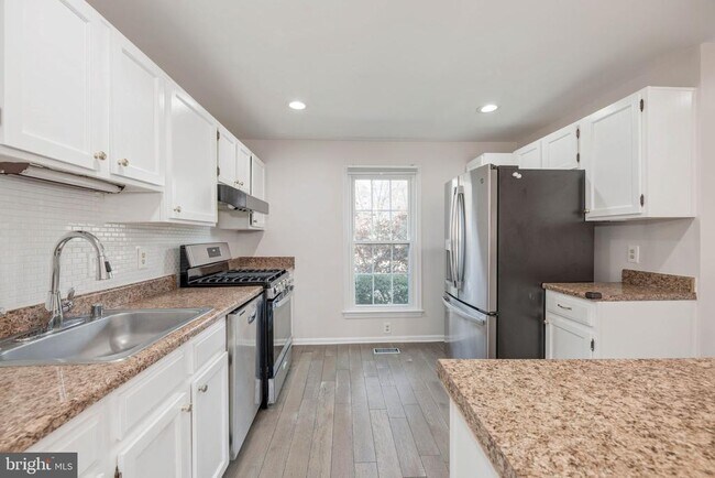 Foto del edificio - 7566 Blanford Ct
