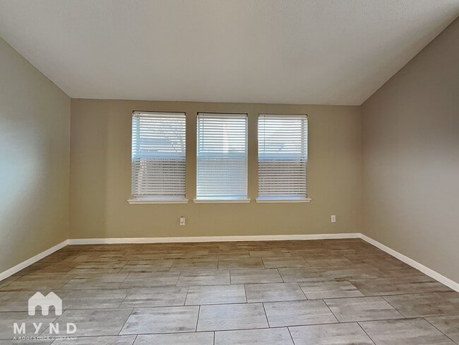 Building Photo - 1224 Mockingbird Dr