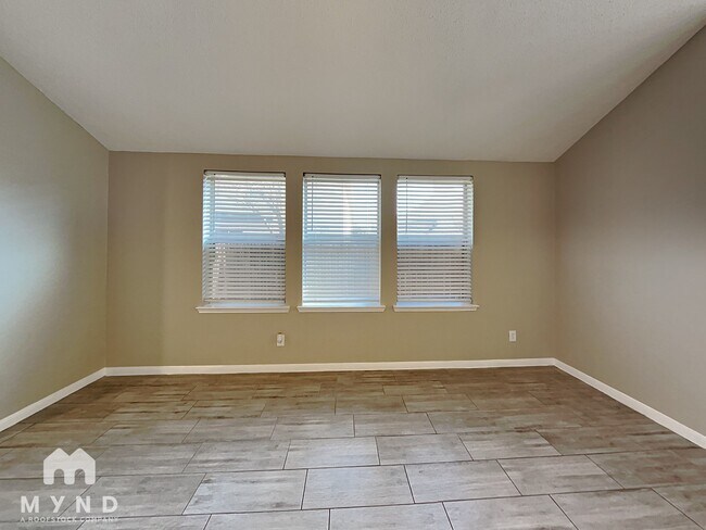 Foto del edificio - 1224 Mockingbird Dr