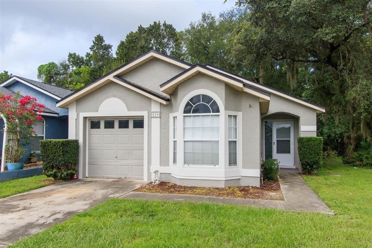Foto principal - Single Family Home Like New