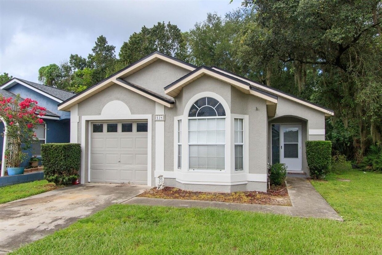 Primary Photo - Single Family Home Like New