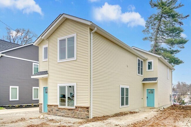 Foto del edificio - 1112 N Woodburn Ave