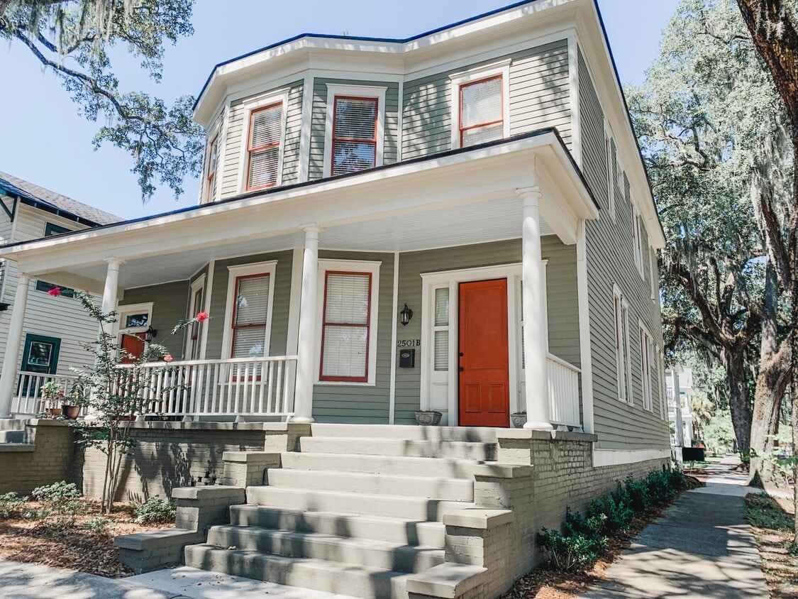Primary Photo - 2501 Barnard St