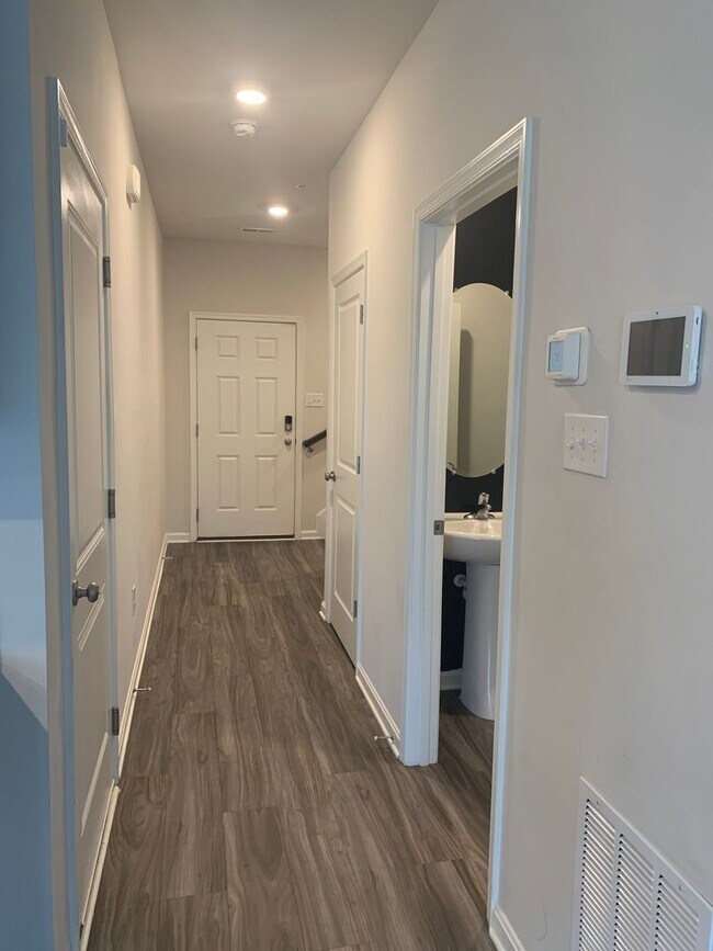 Building Photo - 125 Maple Run Dr