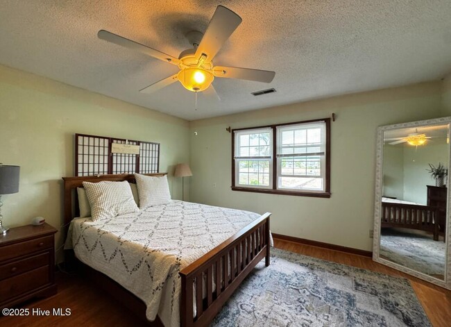 Building Photo - 410 Buccaneer Rd