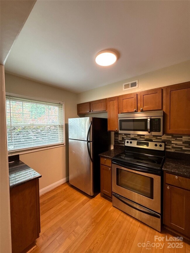 Foto del edificio - 1207 Green Oaks Ln