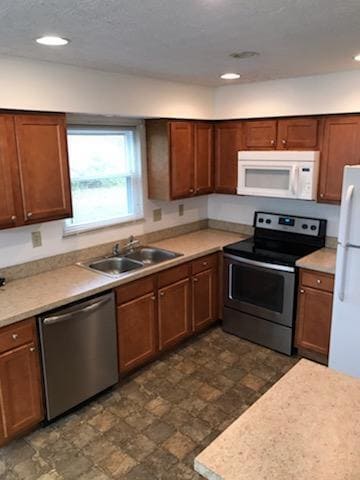 updated kitchen - 1400 Donwalter Ln