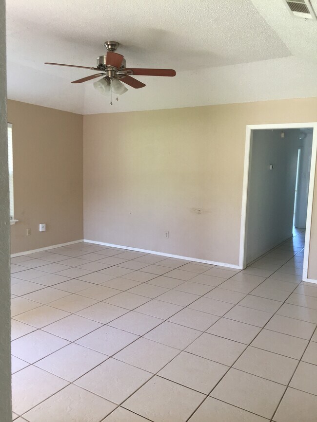 Foto del edificio - 354 Spring Branch Ln