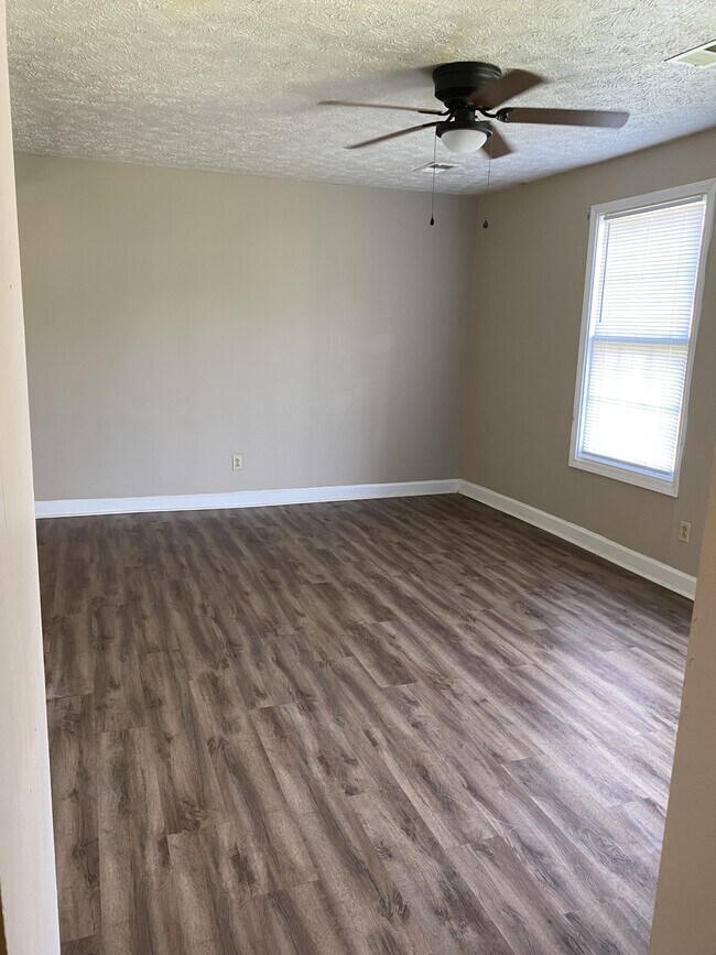 Building Photo - 307 Belew St