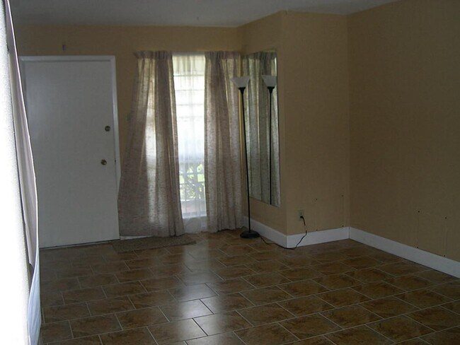 Building Photo - 4027 Rosebud Dr