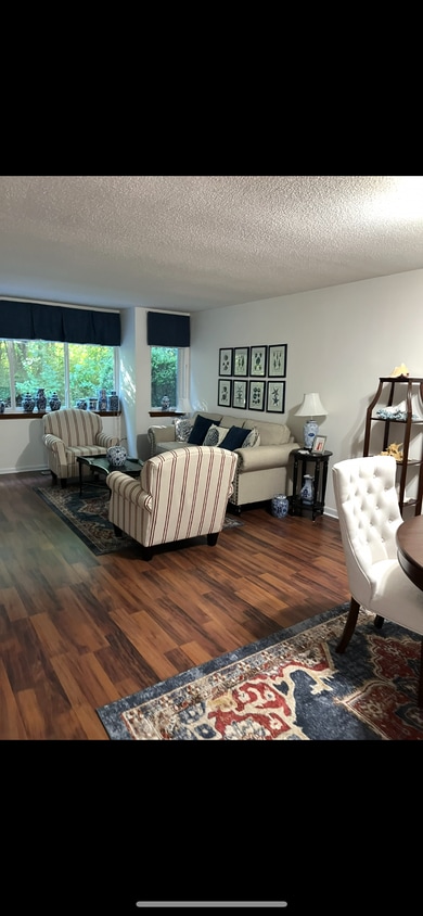 Foto principal - 116 Hilltop Dr