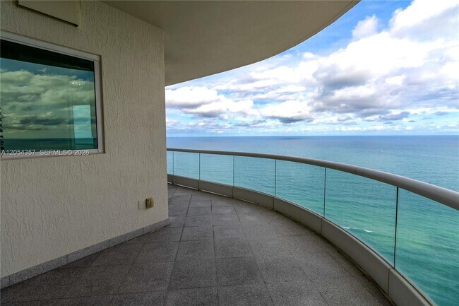Building Photo - 16051 Collins Ave