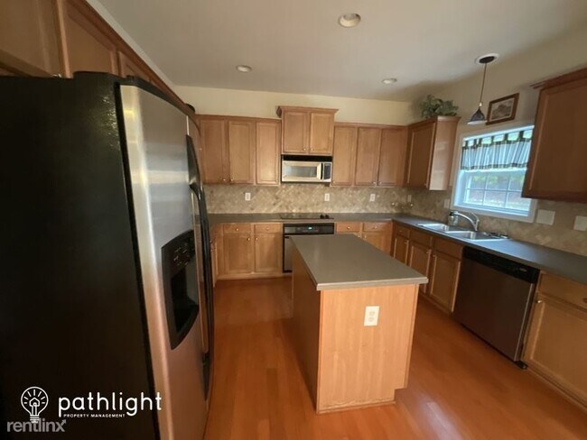 Foto del edificio - 5 br, 3 bath House - 3530 Woodsong Circle ...