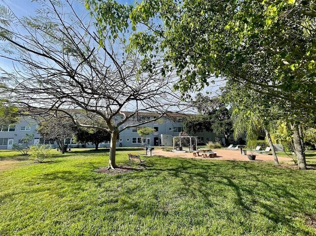 Foto del edificio - 211 Pasadena Ave N
