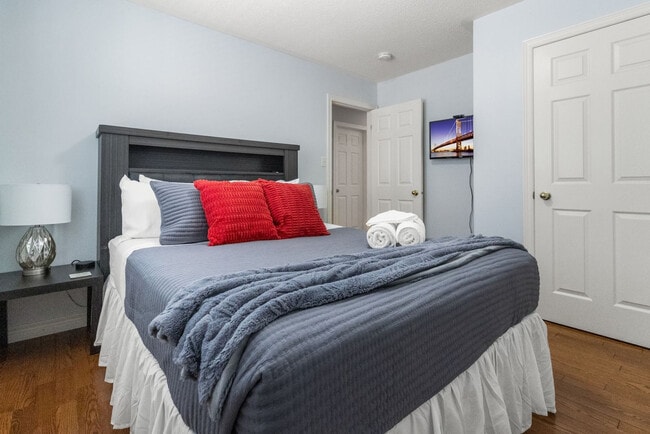 Building Photo - 251 Wright Crescent